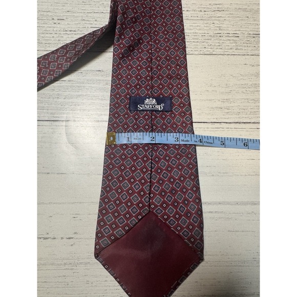 Stafford Men's‎ Silk Geometric Neck Tie Burgundy Red Multi 4 1/8" x 59" - Picture 5 of 6